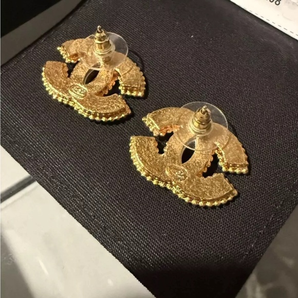CHANEL 24P Pink and Gold CC Resin Stud Earrings - Picture 5 of 7